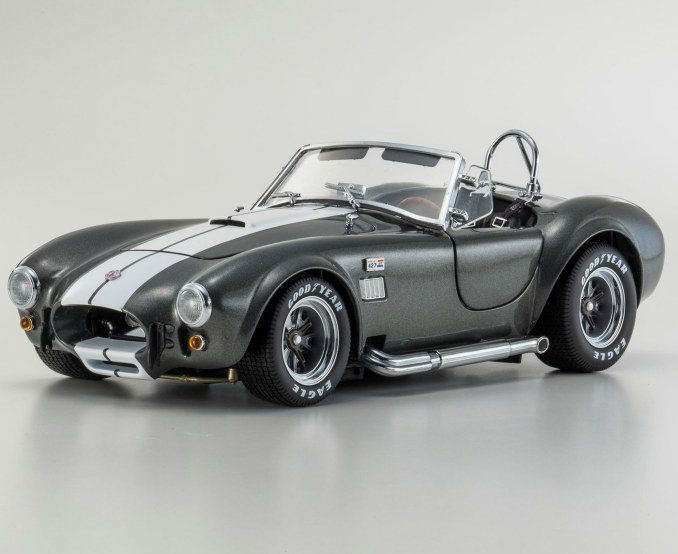 Машина Shelby Cobra