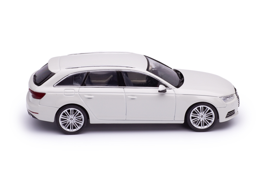 Модель автомобиля Audi A4 (B9 8W) Avant 2015 Glacier White, Scale 1:43