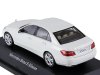 Масштабная модель Mercedes-Benz E-Klasse Avantgarde W212 2009 белый 1:43 Schuco B66960206 ракурс 3