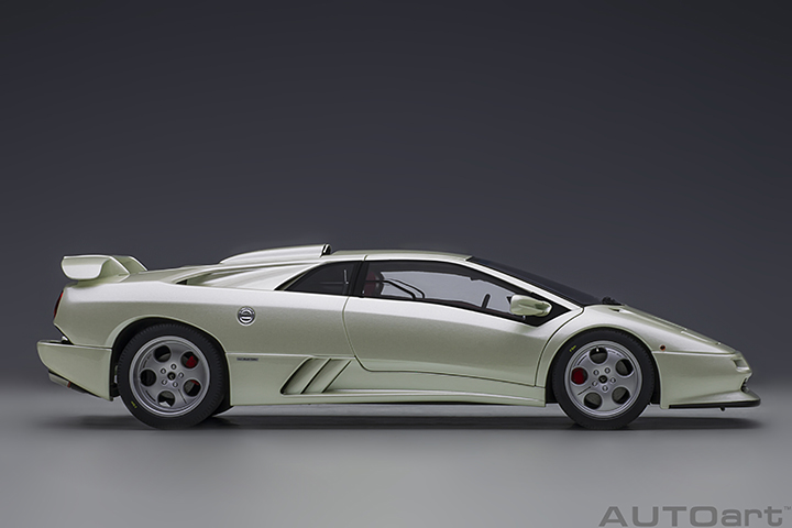 Lamborghini Diablo белая