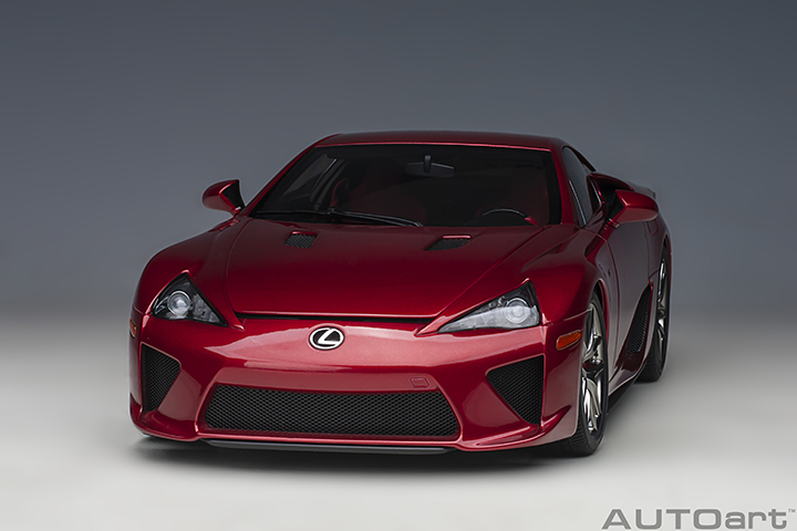 Lexus LFA красный