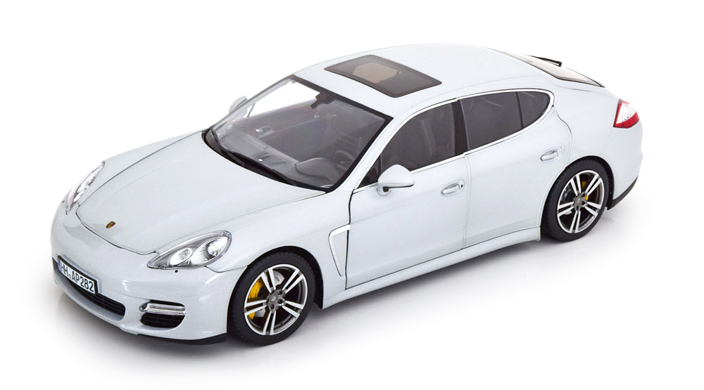 Minichamps 1:18 Porsche Panamera Turbo S Ano de construção 2020