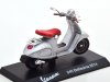 Масштабная модель Vespa 946 Bellissima 2014 серебристый с красным ракурс 2