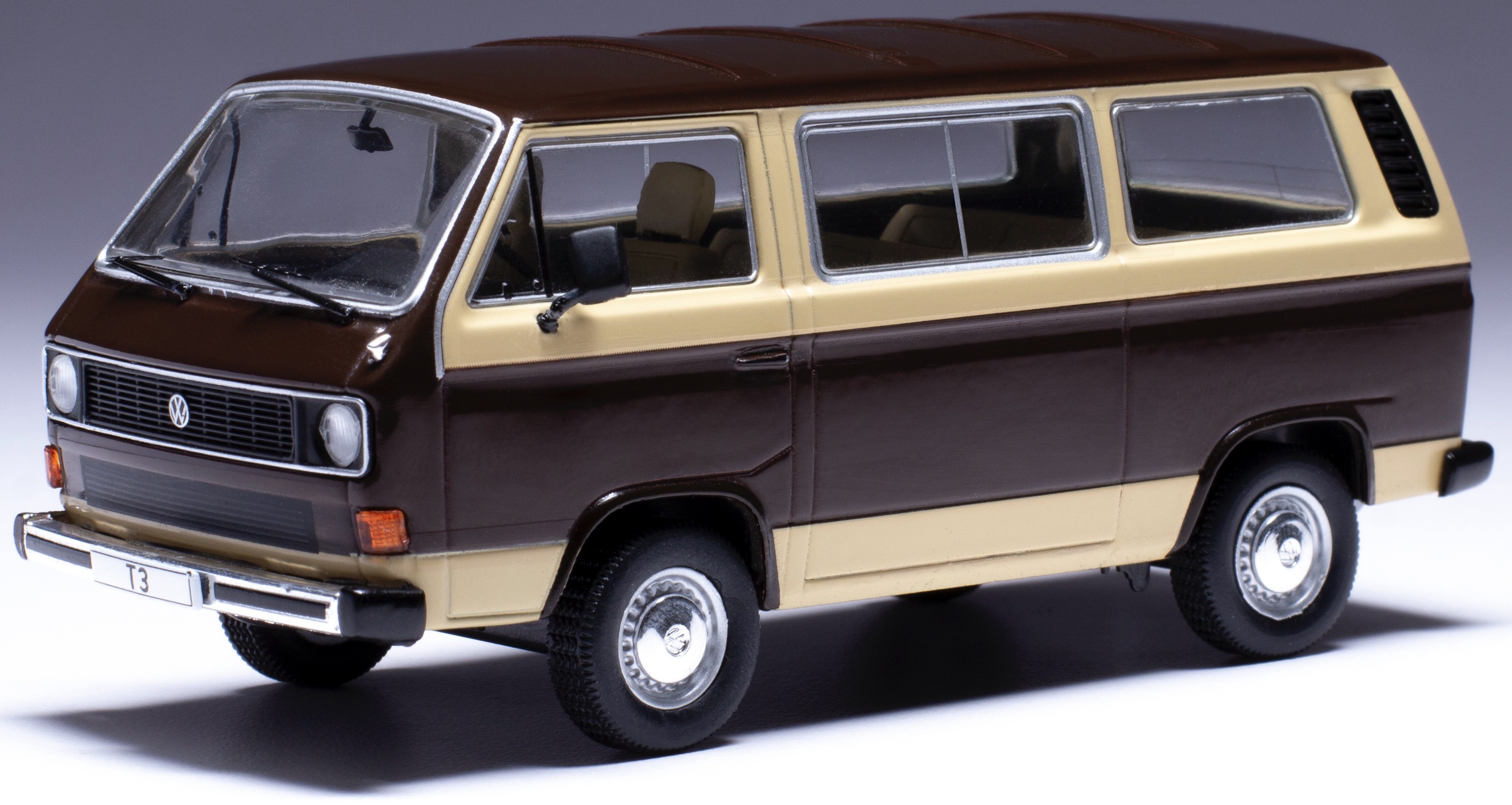 Масштабная модель Volkswagen T3 Type 2 Caravelle 1981 коричневый с ...