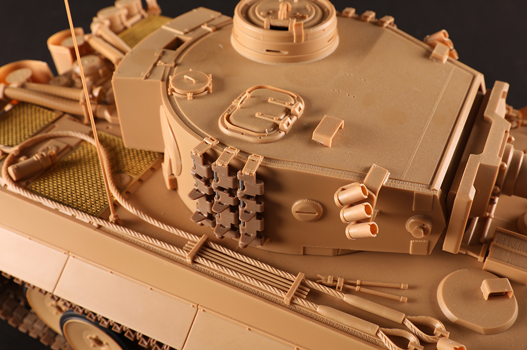 Сборная модель Pz.Kpfw. Vi Tiger 1- Early 1:16 Hobby Boss 82607