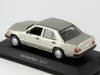 Масштабная модель Mercedes-Benz 320E W124 1992 rauchsilber met. 1:43 Minichamps B66005702 ракурс 3