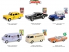 Масштабная модель Volkswagen T2 Panel Van Boxed Brad 1979 кремовый 1:64 GreenLight 54100E ракурс 2