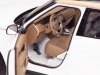 Масштабная модель Range Rover 2022 белый с бронзовым 1:18 LCD Models LCD18017-WH ракурс 11