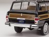Масштабная модель Jeep Grand Wagoneer 1981 черный с деревянной панелью 1:24 WhiteBox WB124260 ракурс 8
