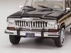 Масштабная модель Jeep Grand Wagoneer 1981 черный с деревянной панелью 1:24 WhiteBox WB124260 ракурс 7