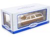 Масштабная модель Chevrolet Caprice Estate Wagon 1985 белый с коричневым 1:18 MCG MCG18475 ракурс 3