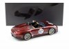 Масштабная модель Porsche 911 (991.2) Speedster Heritage Edition #57, красный металлик /белый 1:18 GT Spirit GT929 ракурс 2