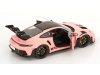 Масштабная модель Porsche 911 (992) GT3 RS 2024 розовый с черным 1:18 Solido S1812108 ракурс 4