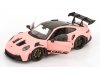Масштабная модель Porsche 911 (992) GT3 RS 2024 розовый с черным 1:18 Solido S1812108 ракурс 3
