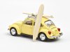 Масштабная модель Volkswagen Beetle 1303 с досками для серфинга 1973 Pastel Yellow(жёлтый) ракурс 3