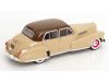 Масштабная модель Cadillac Fleetwood Series 60 Special Sedan 1941 бежевый с коричневым 1:18 MCG MCG18656 ракурс 1