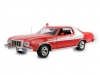 Масштабная модель Ford Gran Torino 1976 (из телесериала Старски и Хатч) красный с белым 1:24 GreenLight 84221