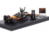 Масштабная модель McLaren MCL39 3-й Гран-при Абу-Даби Формула-1 Чемпион мира 2025 #4 Ландо Норрис (с фигуркой) 1:64 Minichamps 530258704 ракурс 2