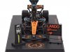 Масштабная модель McLaren MCL39 3-й Гран-при Абу-Даби Формула-1 Чемпион мира 2025 #4 Ландо Норрис (с фигуркой) 1:64 Minichamps 530258704 ракурс 4