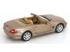 Масштабная модель Mercedes-Benz SL 500 (R230) 2003 бежевый 1:18 Norev 183843 ракурс 9