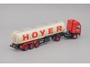 Масштабная модель Volvo F12 Citerne седельный тягач с полуприцепом цистерной Hoyer красный с бежевым 1:43 Altaya 717096 ракурс 2