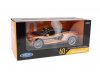 Масштабная модель McLaren GT юбилейное издание к 60-летию, золотистый 1:24 Welly 24105S ракурс 4