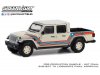 Масштабная модель Jeep Gladiator пикап Super Jeep Tribute (2021), белый 1:64 GreenLight 30382