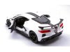 Масштабная модель Chevrolet Corvette Stingray Coupe 2020 белый с черным 1:24 Maisto 31534W ракурс 2