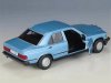 Масштабная модель Mercedes-Benz 190E W201 (1984) голубой 1:24 BBurago 21103BL ракурс 3