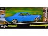 Масштабная модель Chevrolet Chevelle SS 396 (1966) голубой с чёрным 1:24 Maisto 31333 ракурс 6