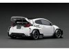 Масштабная модель Toyota Pandem GR Toyota Yaris (4BA) белый с чёрным 1:18 Ignition Model 2900 ракурс 2