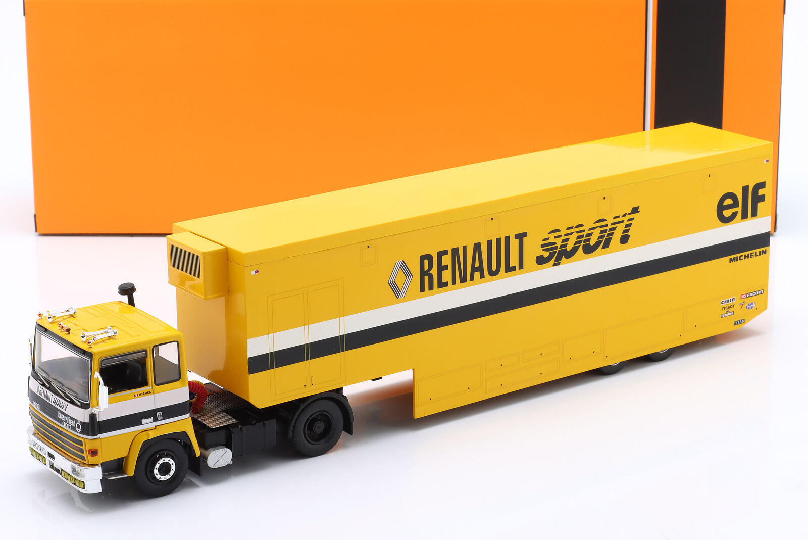 Модель Berliet TR350 Race Transporter с полуприцепом Renault Sport Elf Team  F1 1983 в масштабе 1:43