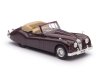 Масштабная модель Jaguar XK140 бордовый (в прозрачном пластиковом боксе) ракурс 5