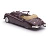 Масштабная модель Jaguar XK140 бордовый (в прозрачном пластиковом боксе) ракурс 3