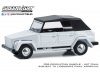 Масштабная модель Volkswagen Thing (Type 181) 1973 белый с черным мягким топом 1:64 GreenLight 36090D