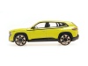 Масштабная модель BMW XM 2023 G09 желтый 1:43 Minichamps 410023302 ракурс 3