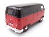 Масштабная модель Volkswagen T1 1967 фургон черный с красным 1:24 Motor Max 79342R ракурс 2