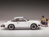 Масштабная модель Porsche 911 (930) SC (Super Carrera) 3.0 Coupe 1974 белый 1:18 Solido S1802610 ракурс 13