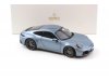 Масштабная модель Porsche 911 Carrera Coupe (992.2) 2025 964 серебристый металлик 1:18 Norev 187170 ракурс 6