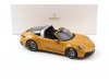 Масштабная модель Porsche 911 Targa 4 GTS (992.2) 2025 желтый 1:18 Norev 187190 ракурс 7