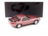 Масштабная модель Porsche 928 S (1980), розовый металлик 1:18 GT Spirit GT524 ракурс 12