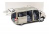 Масштабная модель Volkswagen T5 Multivan 2003 бежевый металлик 1:18 Norev 188602 ракурс 3