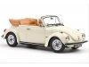 Масштабная модель Volkswagen 1303 (Beetle) кабриолет открытый 1972 кремовый 1:18 Norev 188535 ракурс 1