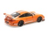Масштабная модель Porsche 911 GT3 RS 4.0 2011 оранжевый 1:18 Minichamps 155062224 ракурс 2