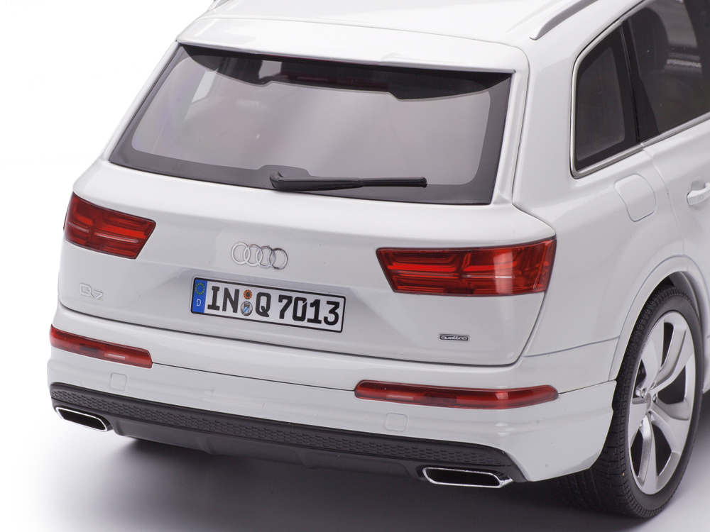 Масштабная модель Audi Q7 2014 белый лучшая цена!